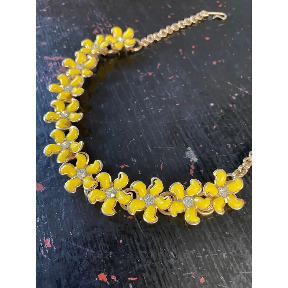 Vintage 1960s necklace